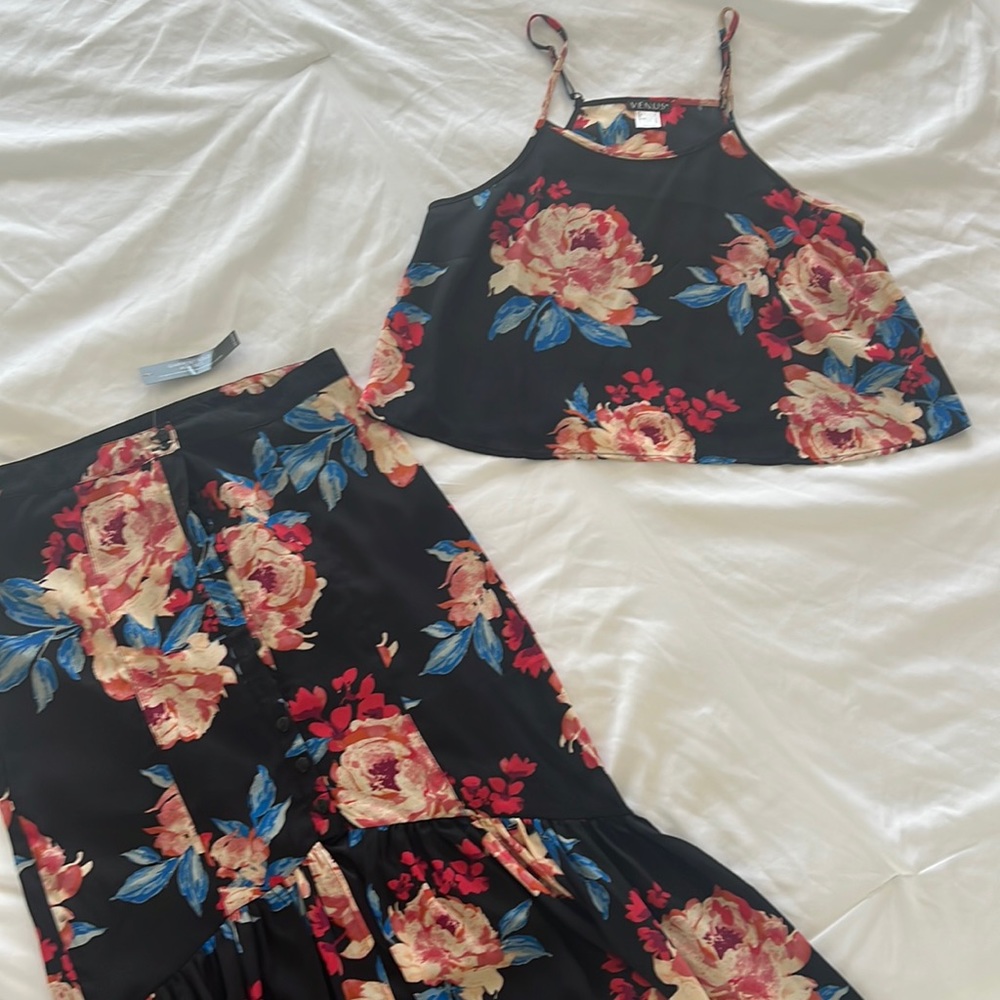 Two piece floral set with crop top and mermaid skirt
